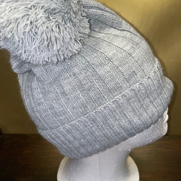 Michael Kors Gray Ribbed Knit BEanie Pom Winter Hat cap Acrylic - Picture 4 of 5